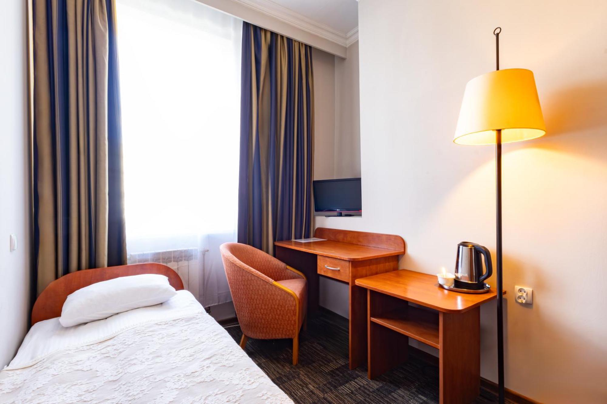 Noclegi Stadion Bed & Breakfast Варшава Экстерьер фото